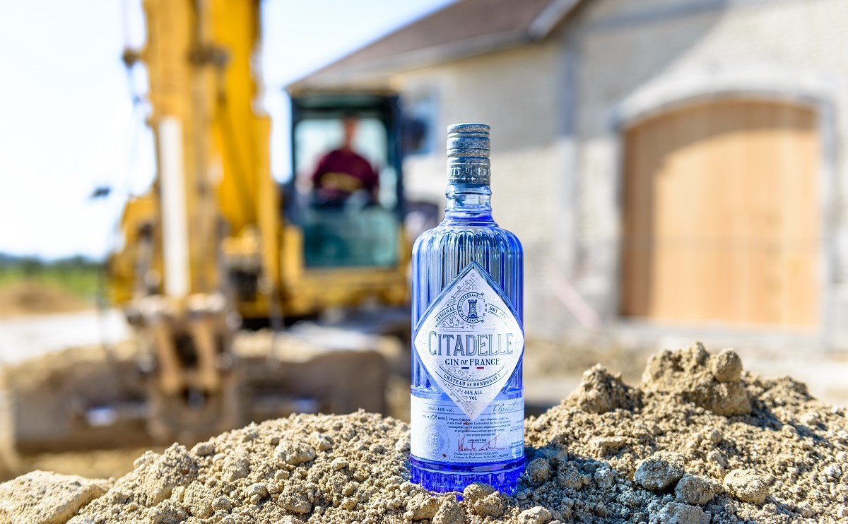 Citadelle bâtit une distillerie - Caveman