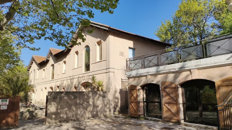 pastis ferroni facade du domaine