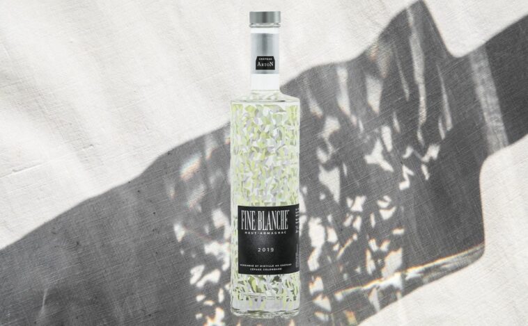 BANNER CAVEMAN Fine Blanche 2019